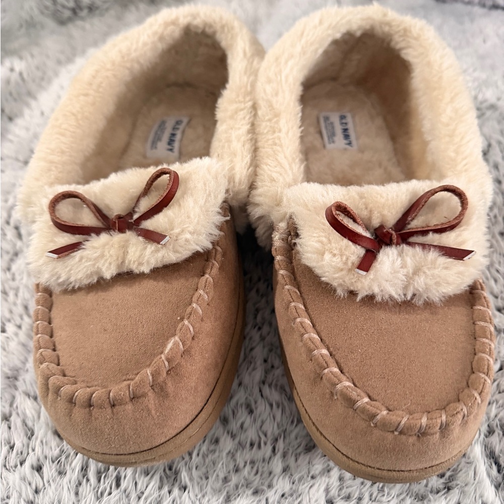 Old Navy Tan Moccasin Slippers with Cream Fur Lining